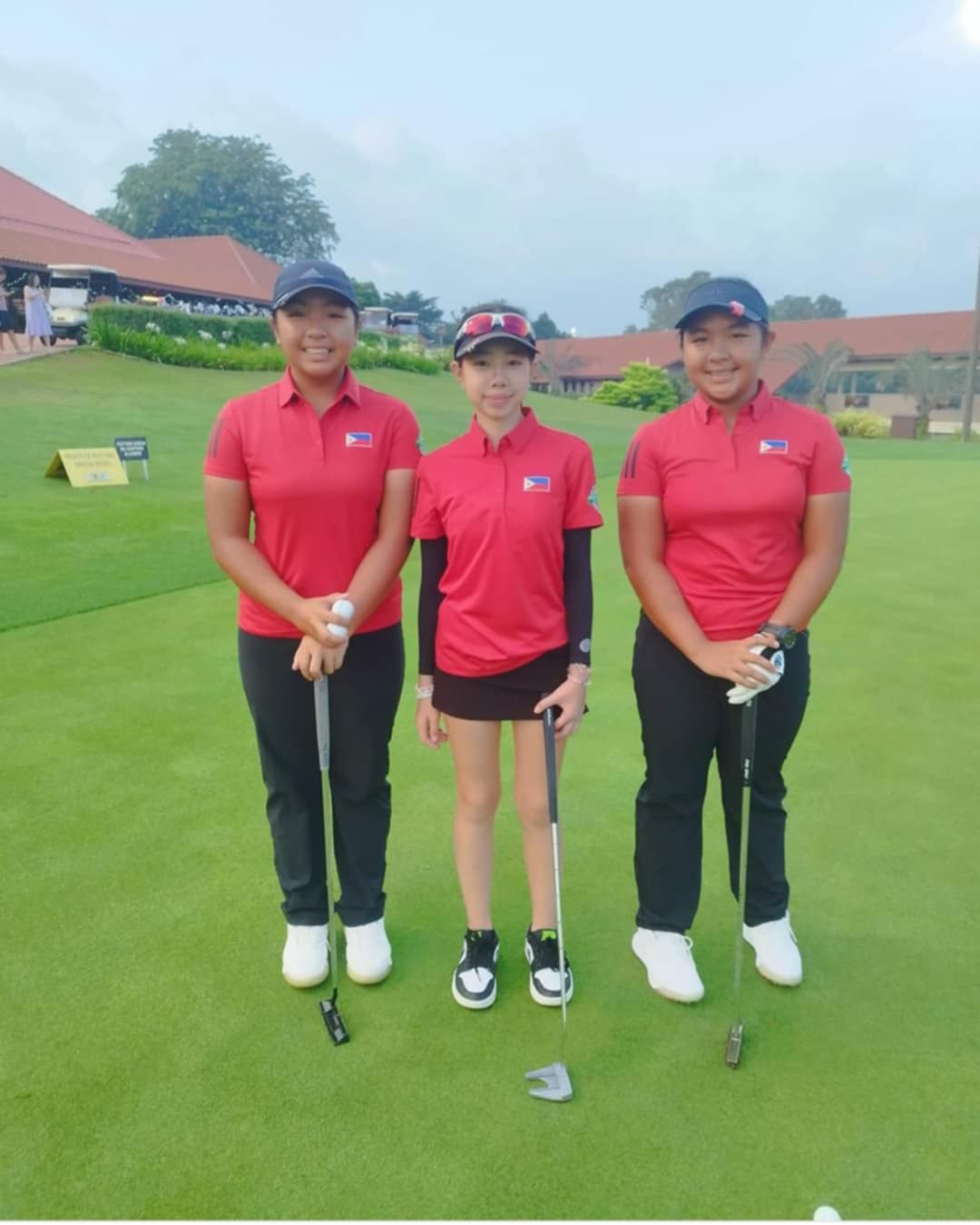 ‘Powerpuff’ Pinoy girls
fight to the finish